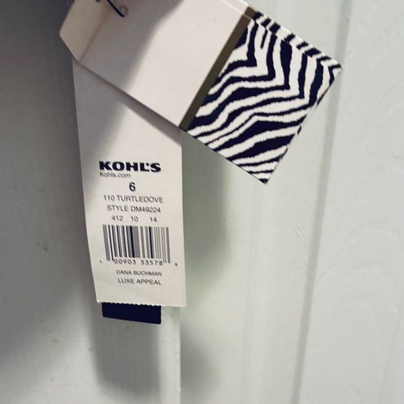 NWT Animal Print Long sleeve Blouse - Picture 5 of 7